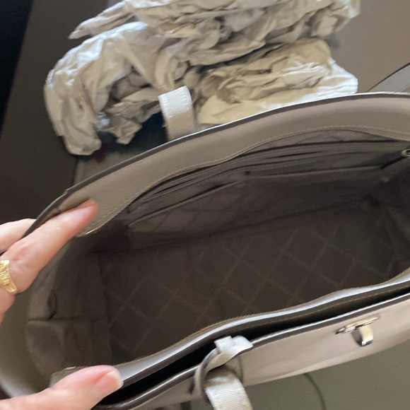 Michael Kors large leather tote.  Mint condition.  Pearl gray - Picture 4 of 12